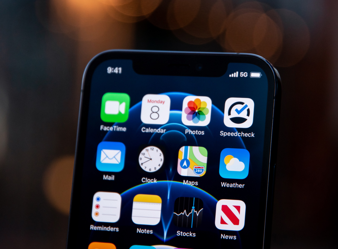 和田市苹果手机维修分享为什么 iPhone 12 在冬季会自动关机 